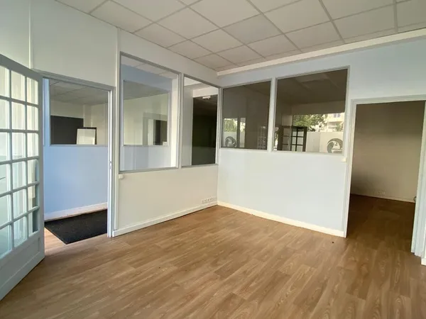 Local professionnel 299 m²
