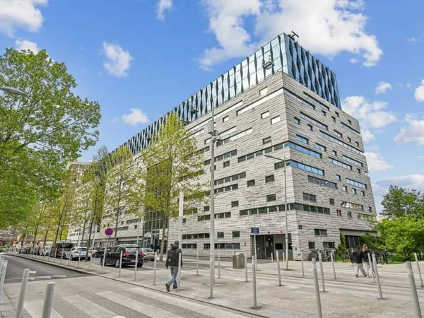 Bureaux 4834 m²