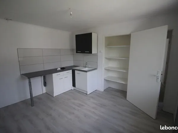 A louer appartement F1 BIS a Chemilly sur Yonne