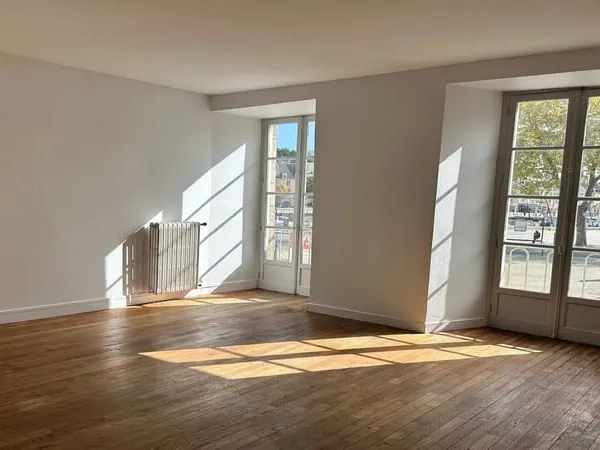Vannes - MORBIHAN - appartement vue sur port a vendre.