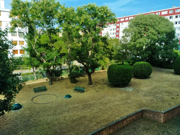 T4/5 Marseille Saint Tronc Lumineux toute la journée, vue sur les arbres de tous les cotés magnifiqu