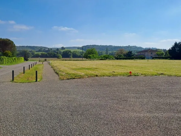 Terrain plat et viabilisé