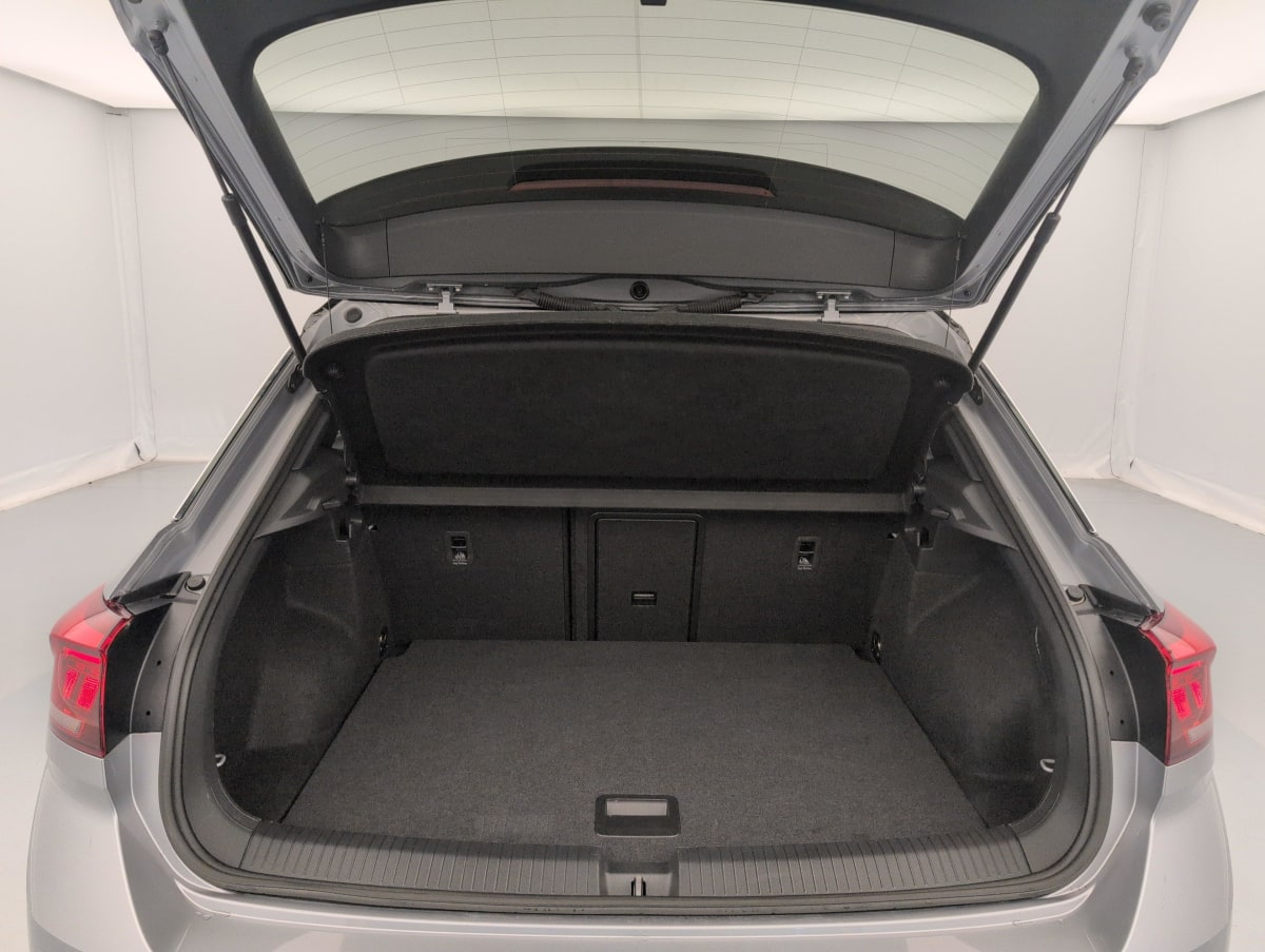 Volkswagen T-Roc — photo 11