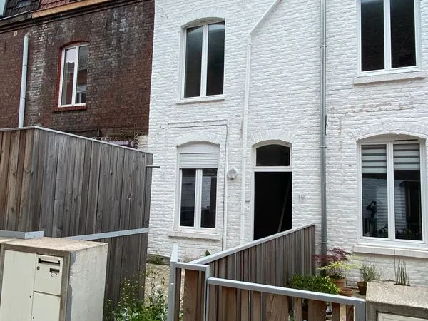 Lille, maison de courée avec cour privative
