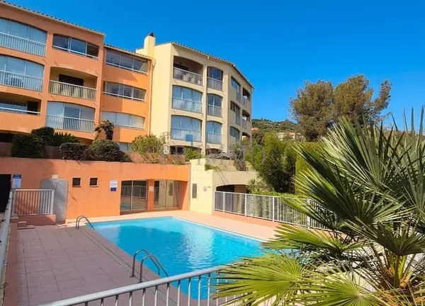 EXCLUSIVITE A vendre 2 pièces en rez-de-jardin résidence ave