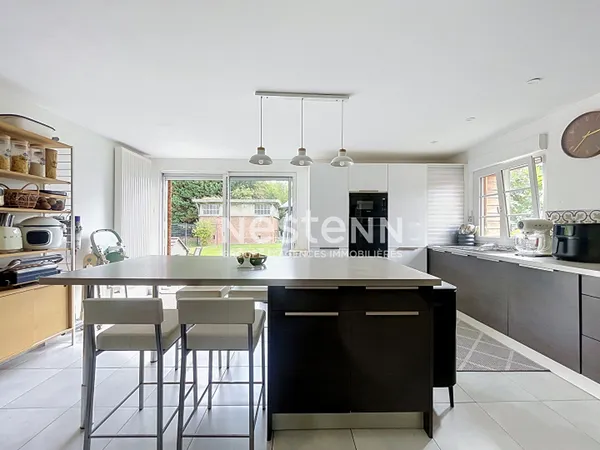 Maison semi individuelle - semi plain pied - 3 chambres - garage - jardin