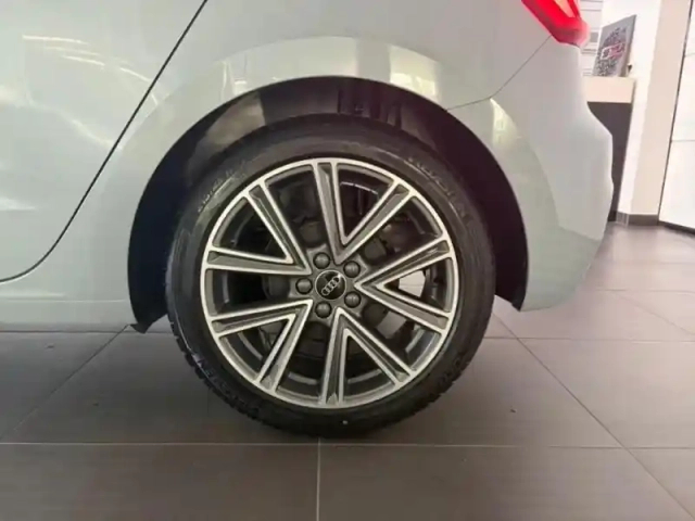 Audi A1 sportback 25 tfsi 95ch design s tronic 7 — photo 8
