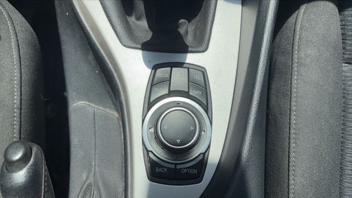 BMW X1 sDrive 18i 150 - Business – 2014 – 119432 km – Essence – Boîte Manuelle — photo 12