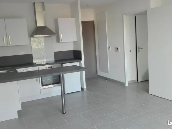 Superbe t2 standing de 43 m2 avec terrasse de 13 m2 + parking proche perpignan centre, accessibilite
