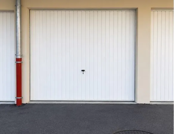 Garage individuel fermé électrique - 135 /mois