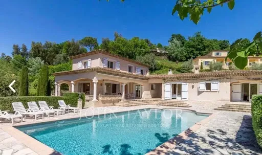 Maison 9 pièces 235 m²