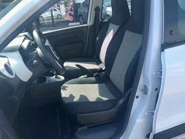 Renault Twingo iii e-tech — photo 9
