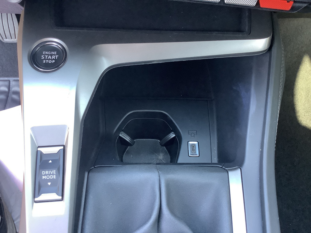 Peugeot 308 — photo 21