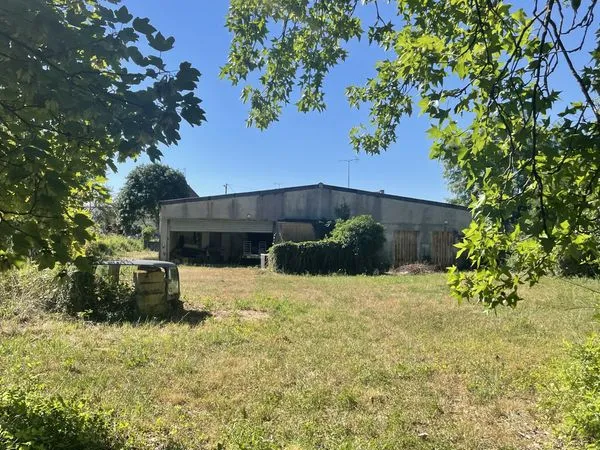 Local 450 m² Vergigny