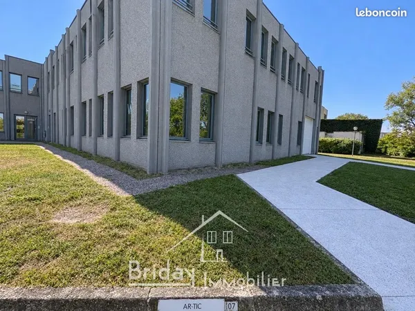 Local commercial 137 m² Saint-Genis-Laval