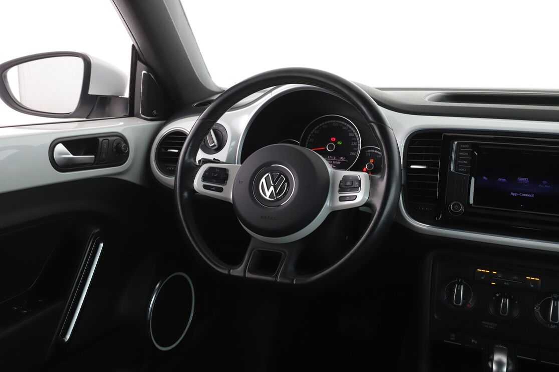Volkswagen Beetle Cabriolet 2.0 TDI BlueMotion Tech Couture DSG6 — photo 12