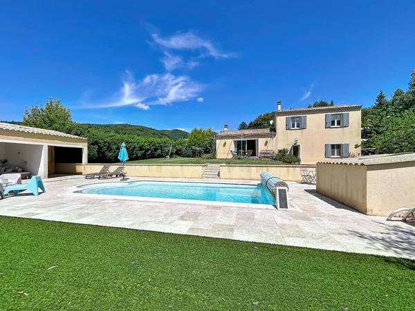 Maison 145 m² avec piscine, vue exceptionnelle et grand terrain arboré à Bevons