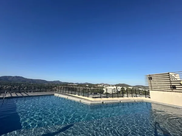 SAINT-RAPHAËL - BEAU 3 PIÈCES AVEC TERRASSE ET PISCINE ROOFTOP