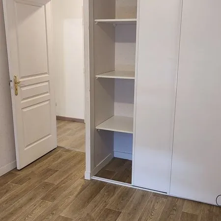 T3 58 m² + terrasse 10 m² + place de parking. Saint-Éloi. Sans frais d'agence