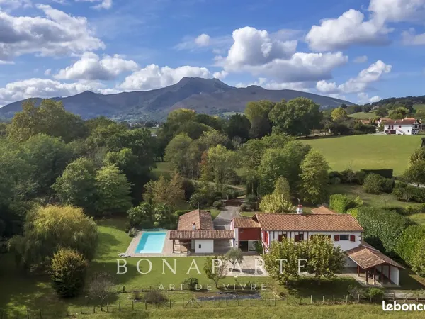 Maison 7 pièces 297 m²