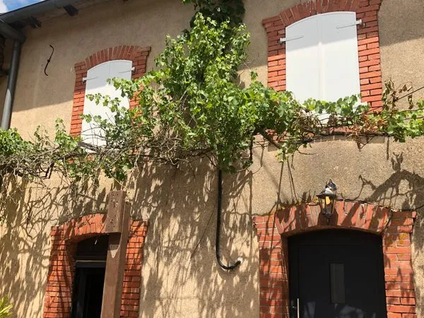 Maison et dépendance avec vue