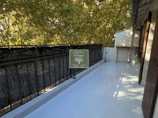 Appartement avec terrasse - Quartier Roquette entièrement ré