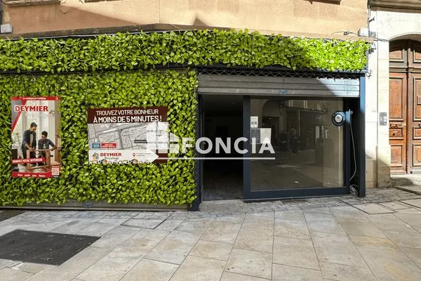 Local commercial 4 pièces 145 m²