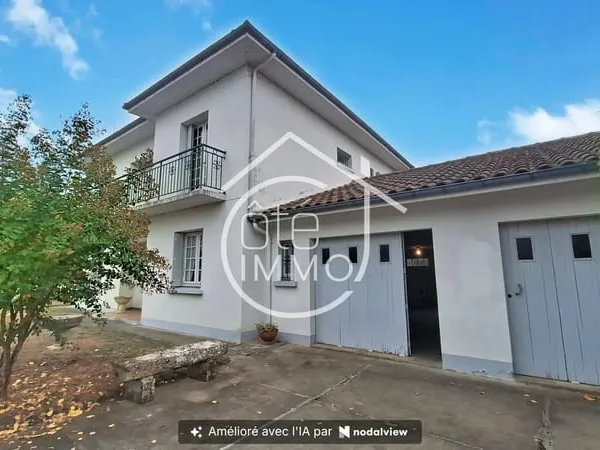 PINEUILH - Maison familiale de 140 m² avec 5 chambres, double garage et jardin clos