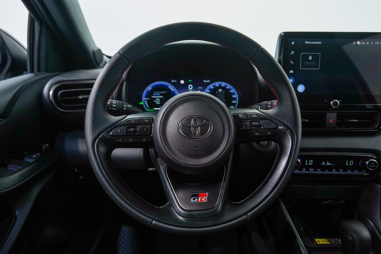 Toyota Yaris 4 — photo 17