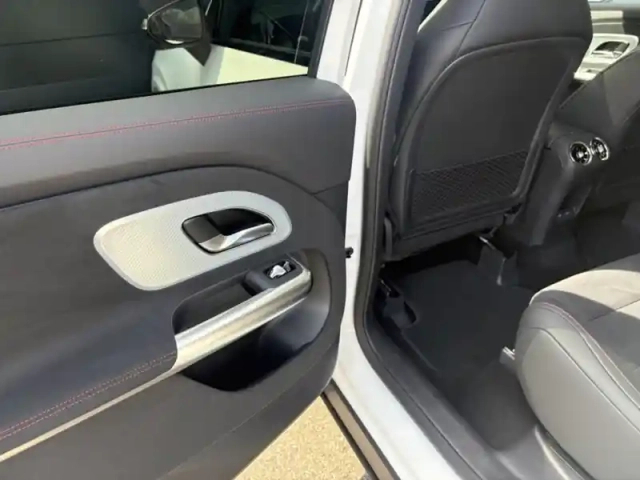 Mercedes Glb 200 amg line — photo 15