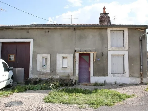 A proximité de la Belgique et du Luxembourg MAISON DE VILLAGE DE 79 m² À RÉNOVER  BEAU POTENTIEL !