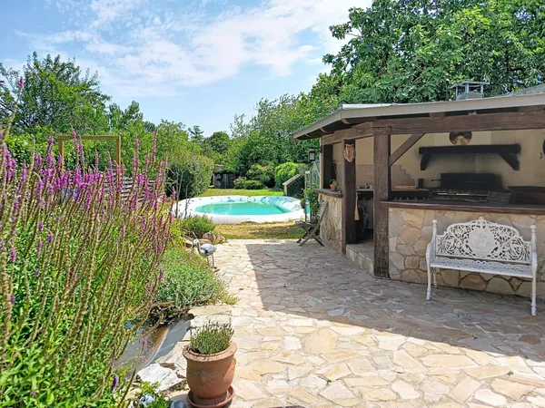 Très Belle Maison Ancienne avec Piscine et Superbe Extérieur