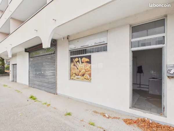 Local commercial 64 m²