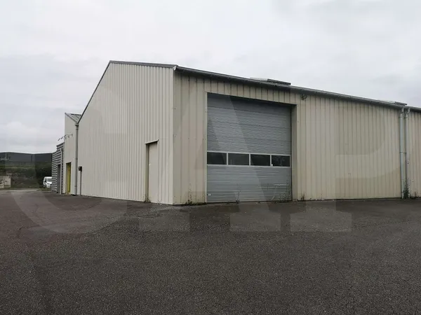 PONTIVY - A LOUER - Bâtiment d'activités 363 m²
