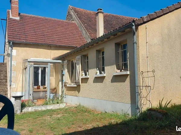 Petite maison avec grange cour et jardin