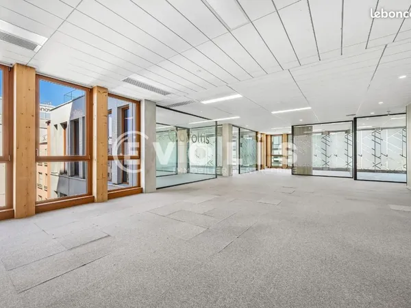 Bureau 235 m²