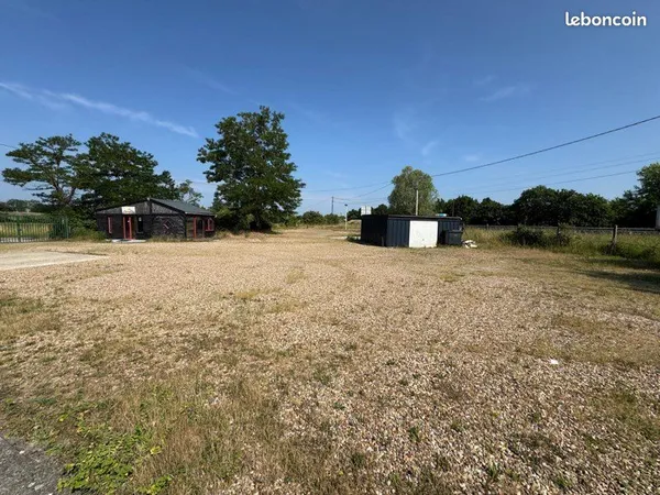 Location local d'activité a Esvres 2500m2