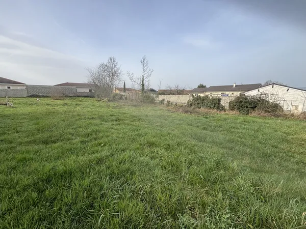 Terrain constructible de 500 m2 Assieu