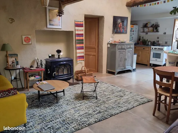 Jolie maison rénovée avec des matériaux naturels à Pont-de-Barret