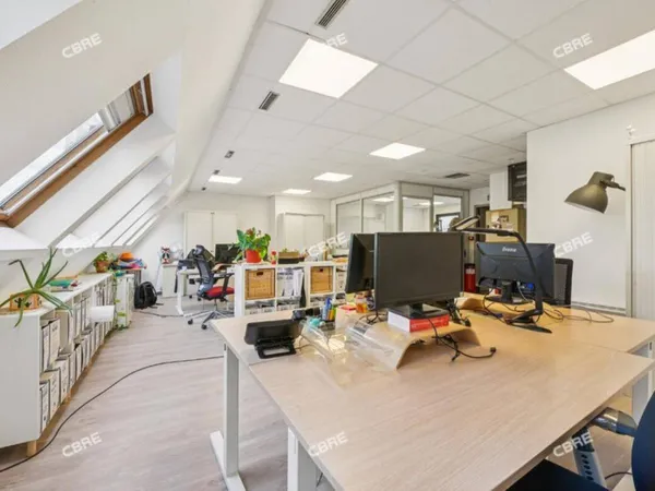 Bureau 88 m²