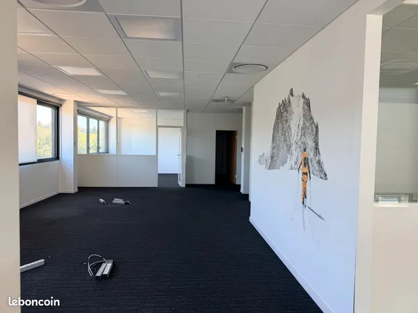 Bureaux haut de gamme récents de 287 m² à louer - Limonest