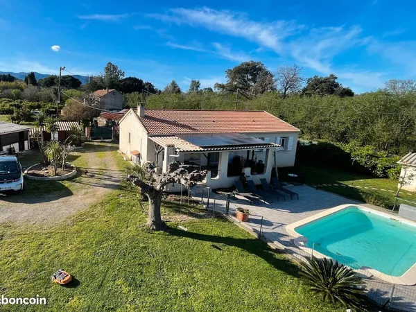 Maison rénovée avec piscine