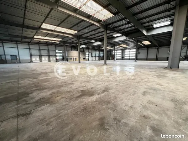 Local d'activité 6 734 m²