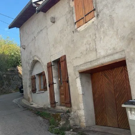 Maison de 289m2 et 150m2 de terrain à port-lesney