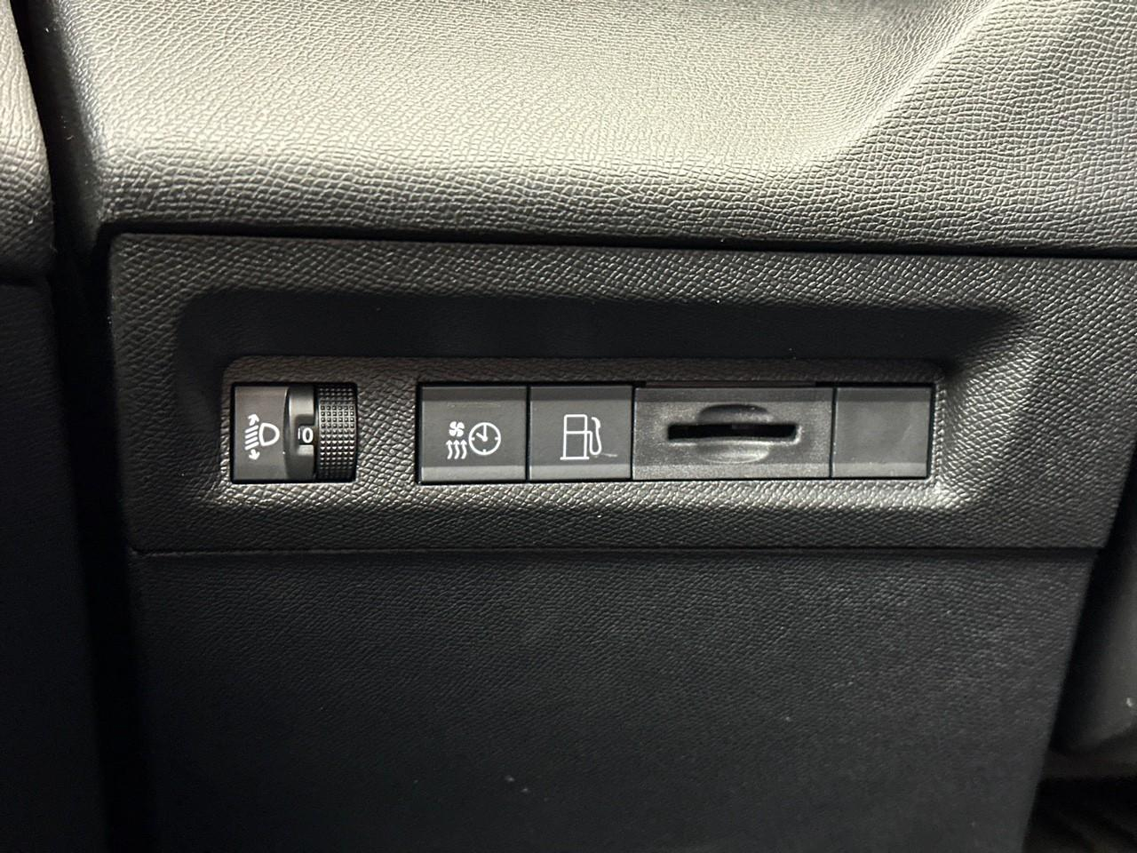 Peugeot 308 sw phev 180 e-eat8 allure pack — photo 17