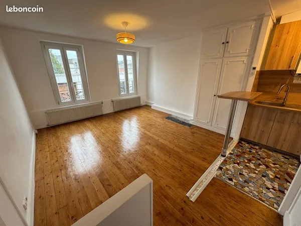 Studio 25m2 face gare enghien