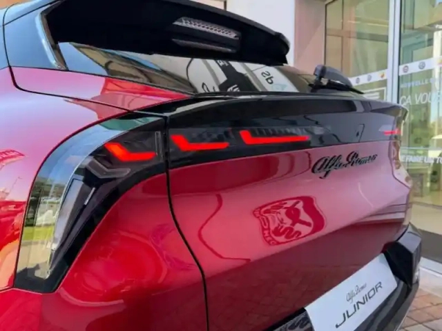 Alfa Romeo Junior elettrica 156ch 54kwh sport speciale (5700? certinergy déduit) — photo 10