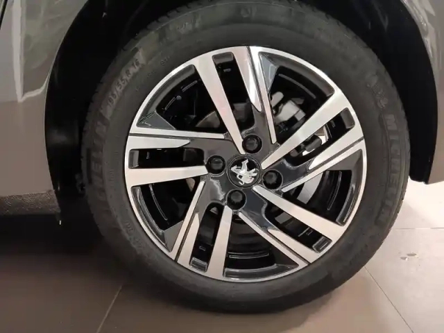 Peugeot 208 puretech 100 s&amp;s bvm6 — photo 11