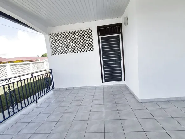 Appartement T3 Bis de 74 m2 en location avec terrasse à Maco