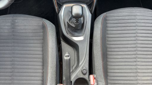 Peugeot 208 1.2 Puretech 100 - Allure – 2022 – 26185 km – Essence – Boîte Manuelle — photo 7